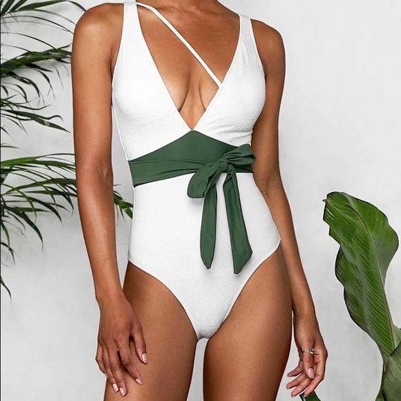Gorgeous White Plunge One Piece Swimsuit - XS - Picture 1 of 3